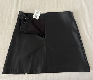 Minifalda negra efecto piel Talla S