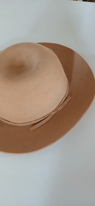 3 Sombreros beige, rosa y marrón