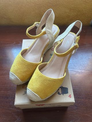 Sandalias esparto amarillas Mussi