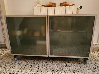 Mueble Vitrina IKEA con puertas cristal
