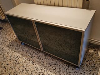 Mueble Vitrina IKEA con puertas cristal