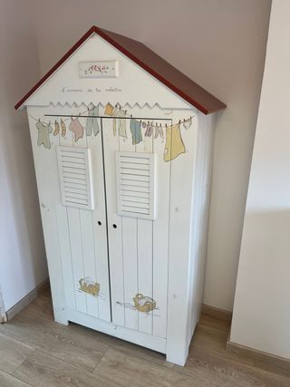 Armario infantil madera hecho a mano
