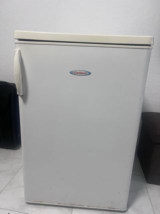 Nevera pequeña Corbero