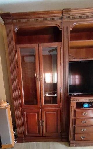 Mueble de salón con vitrinas