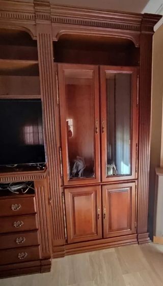 Mueble de salón con vitrinas
