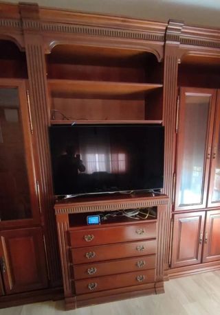 Mueble de salón con vitrinas