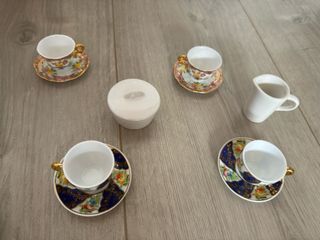 Cocinita de madera con accesorios