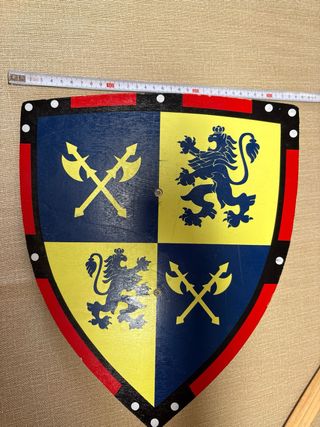 Espada y escudo de madera para niños