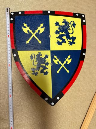 Espada y escudo de madera para niños