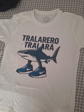Camiseta niño Tiburón con zapatillas Talla 11/12 a