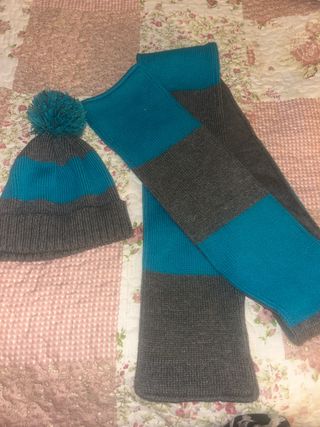 Gorro y bufanda Kiabi dos colores.
