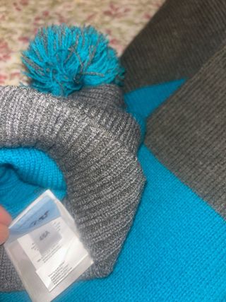 Gorro y bufanda Kiabi dos colores.
