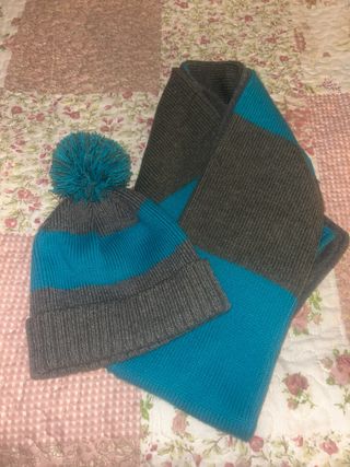 Gorro y bufanda Kiabi dos colores.
