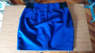 Falda Stradivarius azul talla S