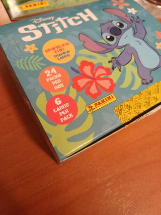 caja de sobres Cromos Disney Stitch Panini