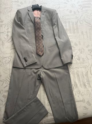 Traje Gris Talla 56 Chaqueta y Pantalón
