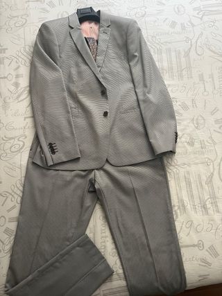 Traje Gris Talla 56 Chaqueta y Pantalón