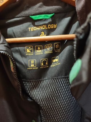 Chaqueta hombre negra y verde