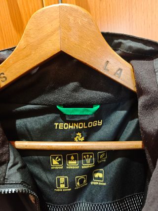 Chaqueta hombre negra y verde
