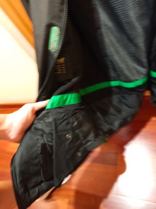 Chaqueta hombre negra y verde