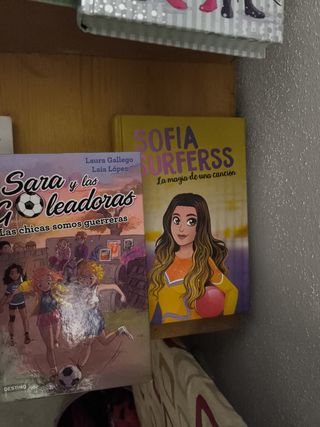 Libros varios niñas 2 eur cada uno