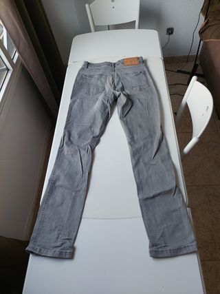 Pantalones vaqueros grises