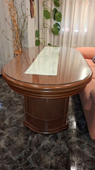 Mesa de comedor de madera y cristal