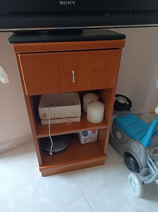 Mueble de madera con cajón