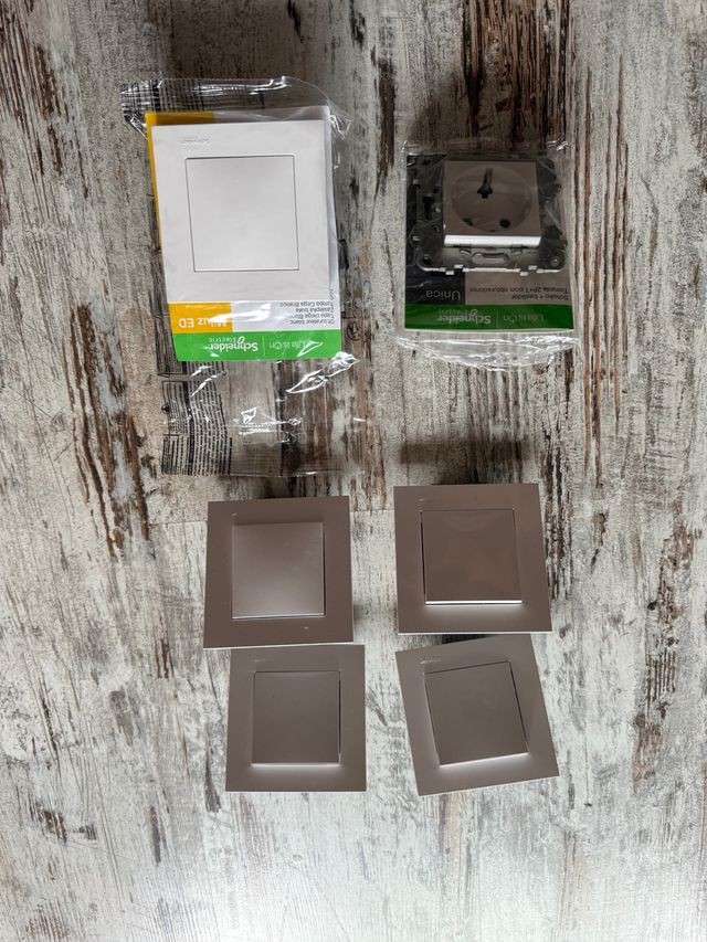 Interruptores y Marcos Schneider Unica