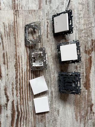 Interruptores y Marcos Schneider Unica