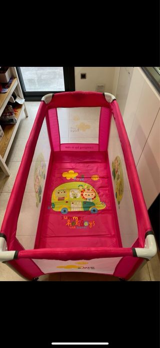 Cuna de viaje rosa