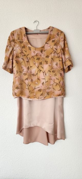 Traje de fiesta  beige y dorado