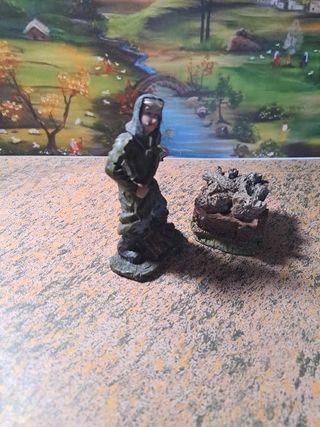 Figura de comerciante con carro de leña 