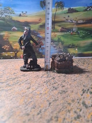 Figura de comerciante con carro de leña 