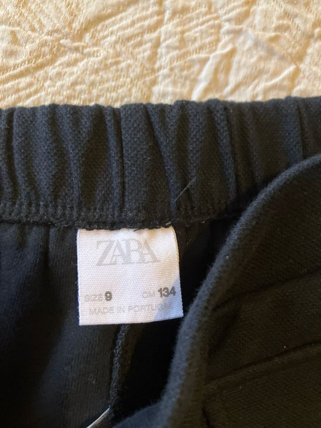 Falda corta Zara negra con botones corazón