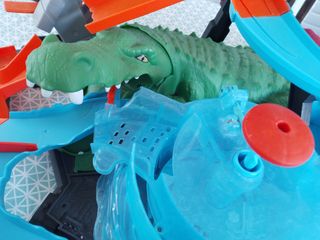 Hot Wheels Ultimate Gator Car Wash