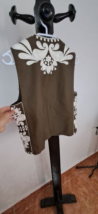 Chaleco ZARA bordado verde oliva talla única