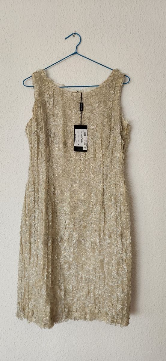 Traje de fiesta beige y rojo Talla 40