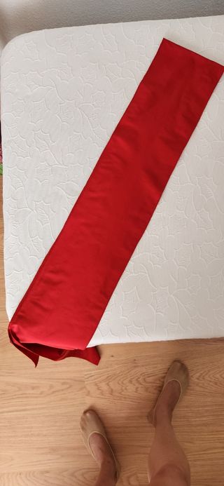 Traje de fiesta beige y rojo Talla 40