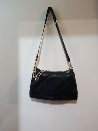 Bolso acolchado negro Stradivarius