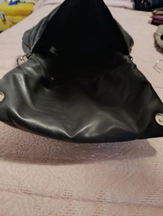 Bolso acolchado negro Stradivarius