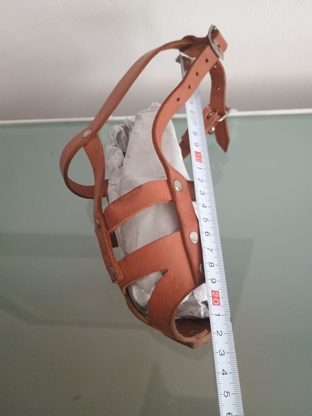 Bozal de cuero para perro