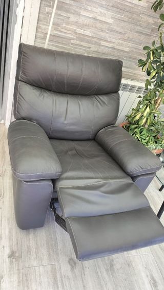 Sillón individual polipiel y piel. Se puede abrir 