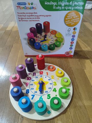 Reloj Montessori de Madera en su caja