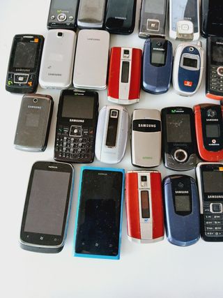 Lote de 29 teléfonos Samsung y Nokia