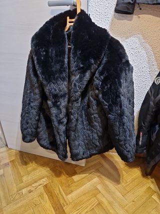 Chaquetón negro pelo
