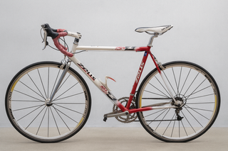 Bicicleta Zeus Ciclismo Roja y Blanca