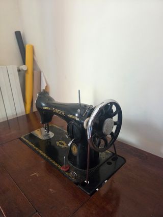 Macchina da cucire Singer vintage anni '50