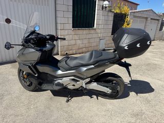 Honda Forza 750 solo 1.100 km!!