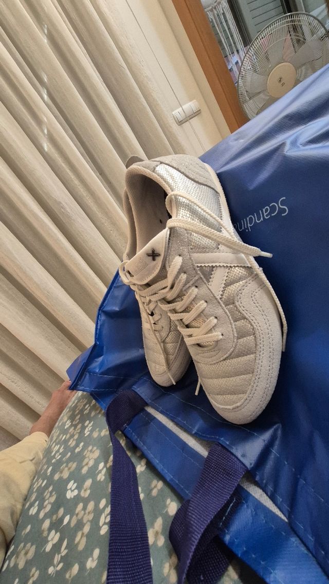 Zapatillas Munich Plata y Blanco
